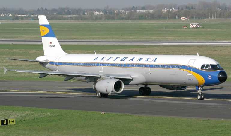 AIRBUS A-321 A321 aircraft photograph