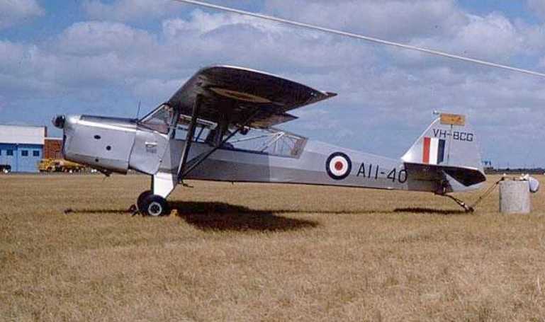 TAYLORCRAFT (2) Auster 3 TAYLORCRAFT (2) E AUS3 aircraft photograph