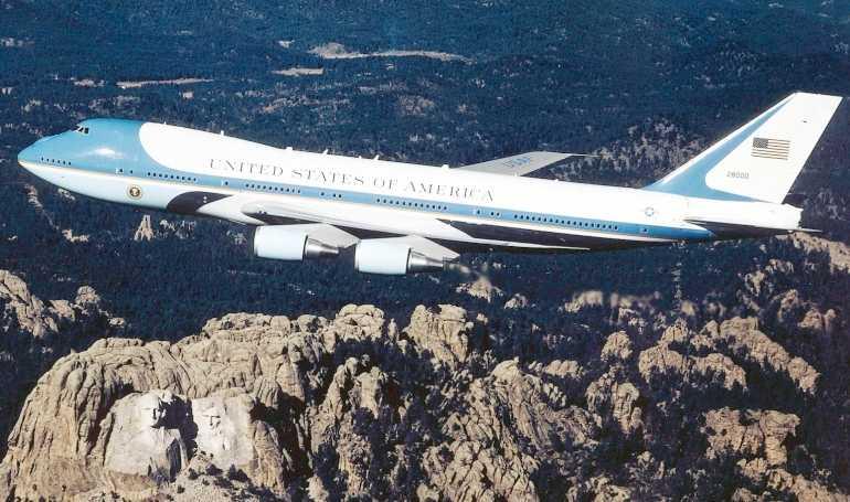 BOEING 747-200 BOEING E-4 BOEING VC-25 B742 aircraft photograph