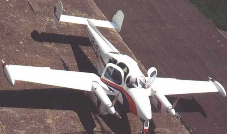 LET L-200 Morava L200 aircraft photograph