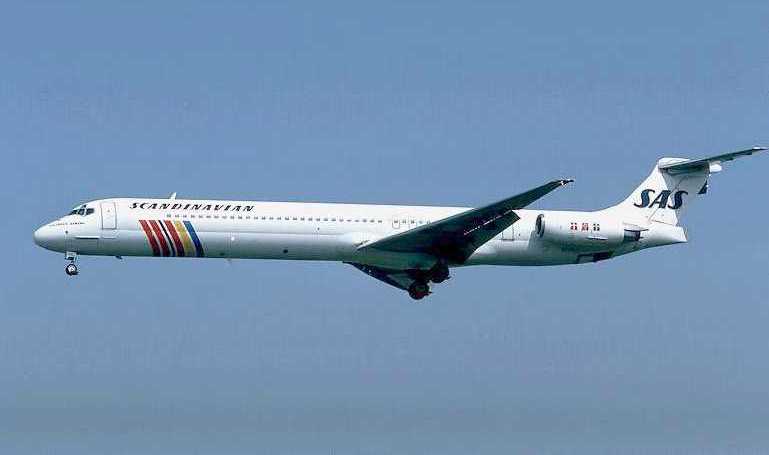 BOEING MD-83 MCDONNELL DOUGLAS MD-83 SHANGHAI MD-83 MD83 aircraft photograph