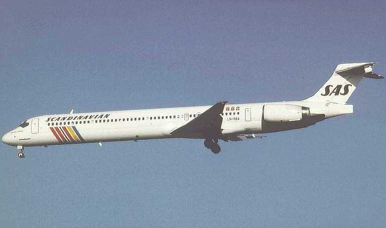 BOEING MD-90 MCDONNELL DOUGLAS MD-90 SHANGHAI MD-90 MD90 aircraft photograph