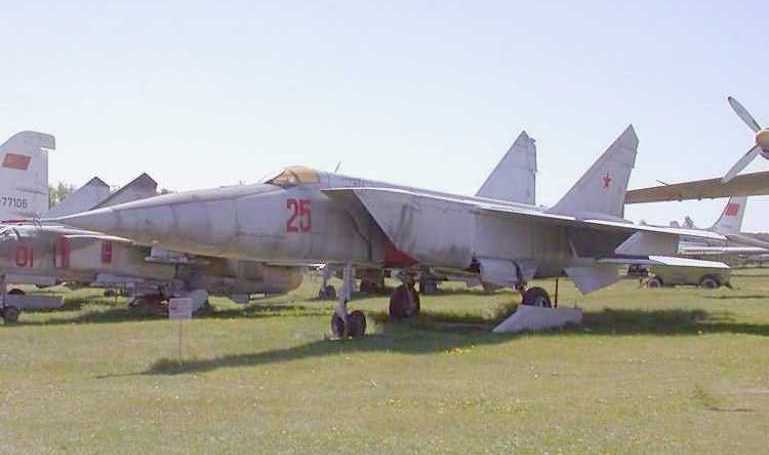 MIKOYAN MiG-25 MG25 aircraft photograph